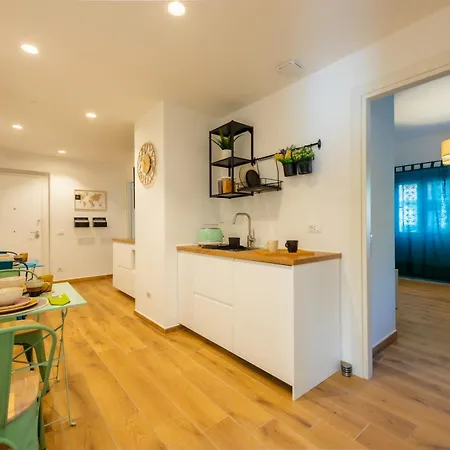 Bed & Breakfast Across The Room